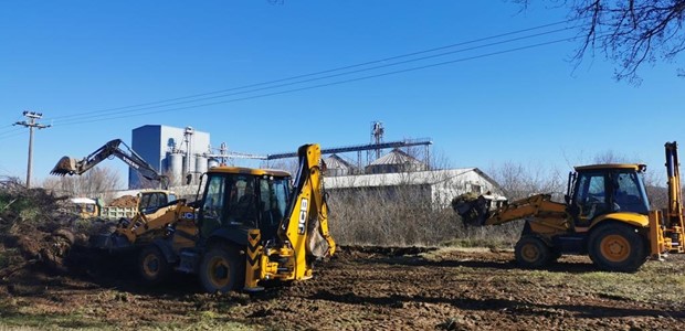 Δύο μικρά γήπεδα στον οικισμό Ρομά στο Κηπάκι